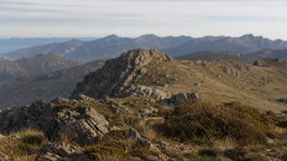 Parcourir les crêtes corses : itinéraires panoramiques peu fréquentés