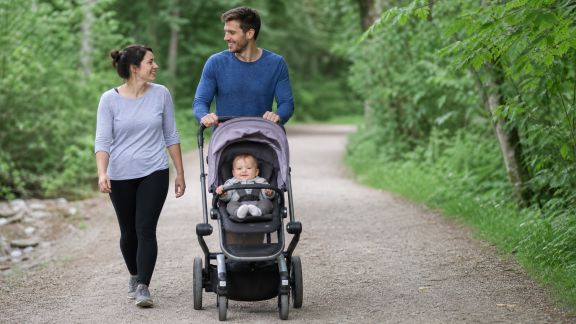 Randonnées adaptées aux poussettes : itinéraires faciles pour toute la famille