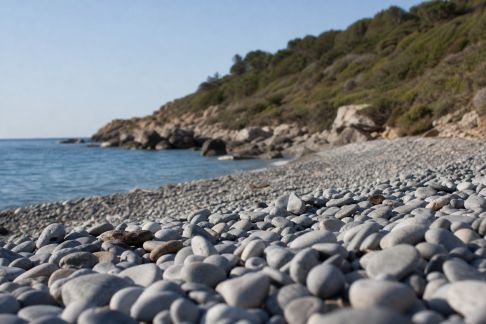Découvrir les plages de galets méconnues de Corse