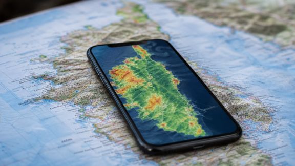 Cartes et réseaux téléphoniques : quel opérateur choisir pour la Corse