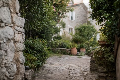 Les jardins secrets des villages de caractère en Corse