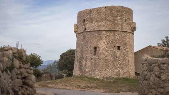 L’histoire des tours génoises dans les villages corses