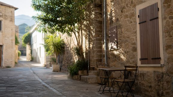 Anticiper les fermetures et jours fériés en Corse : ce qu’il faut savoir