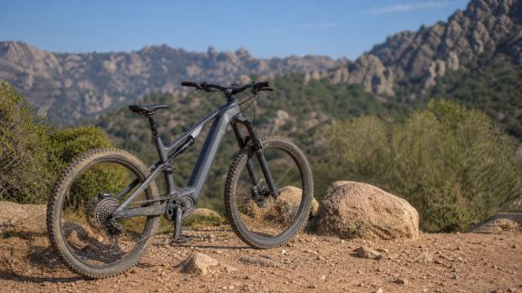 Explorer la Corse en VTT électrique : circuits et locations recommandés