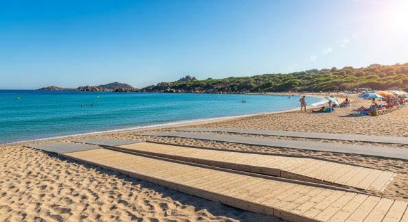 Plages accessibles aux personnes à mobilité réduite : où aller en Corse ?